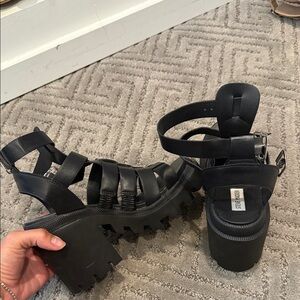 Steve Madden Black Chunky Sandals